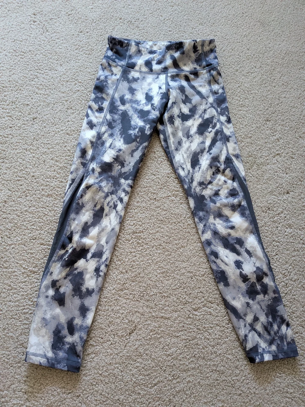 Old Navy Active Go-Dry  Gray & White Printed Girls' Leggings